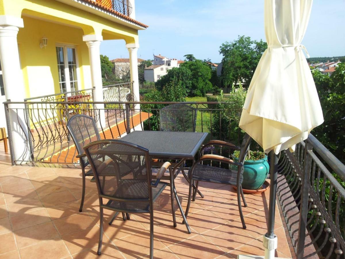 Apartment Luiza Funtana Exterior photo