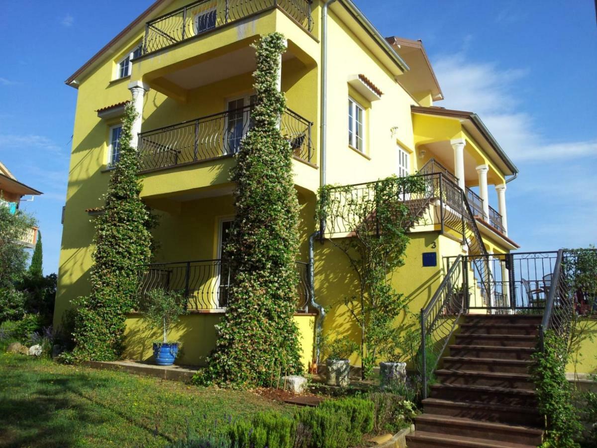 Apartment Luiza Funtana Exterior photo